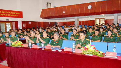 ພົນລະພາກຫຼວງ 11 ໄດ້ຮັບຫຼຽນໄຊ ວິລະກຳຊັ້ນໜຶ່ງ